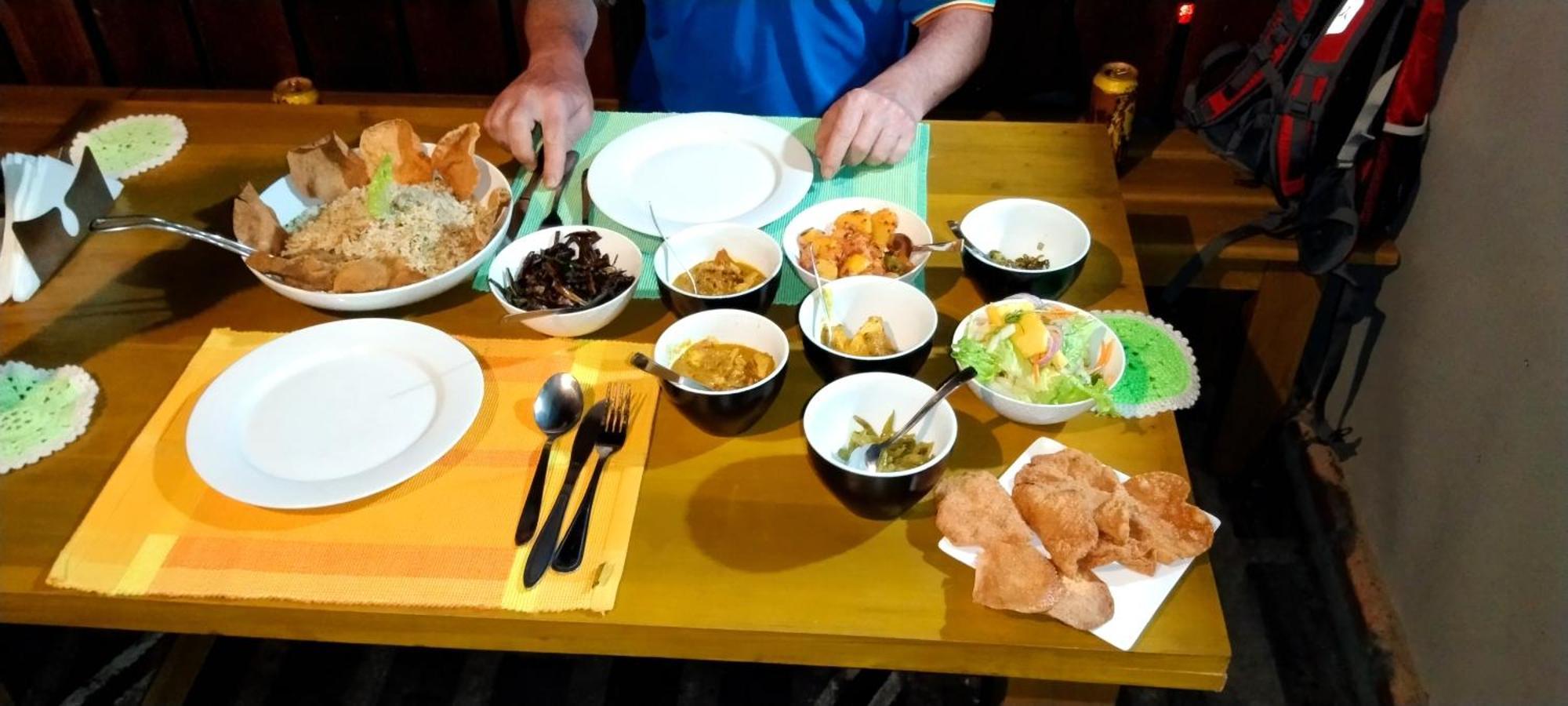 Pick & Go White House Bed & Breakfast Негомбо Екстериор снимка